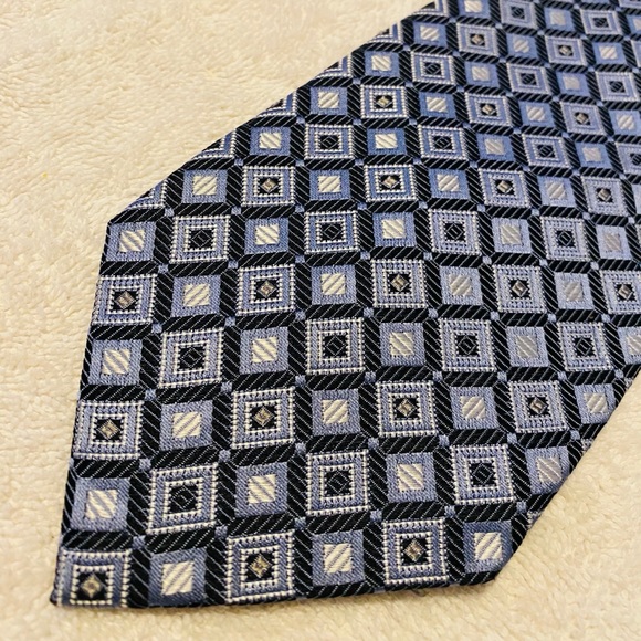 Brand New Trendy Tie By Valario Garati - Picture 2 of 4